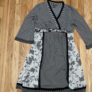 Black and White Patterned Wrap maternity Dress